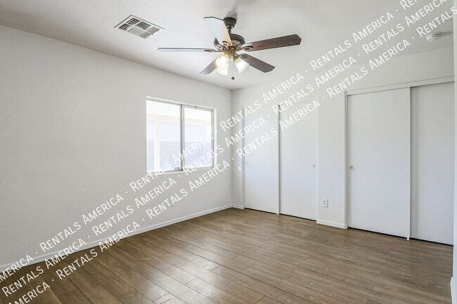 Building Photo - 12043 W Windrose Dr