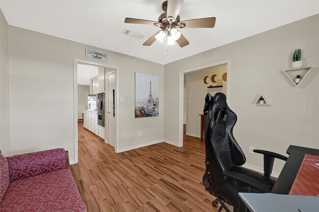 Building Photo - 1109 Frances Dr