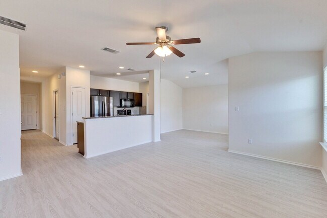 Building Photo - 12904 Pealing Wy