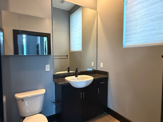 Building Photo - 333 W Trade St