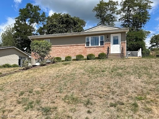 Primary Photo - 147 Karen Pl