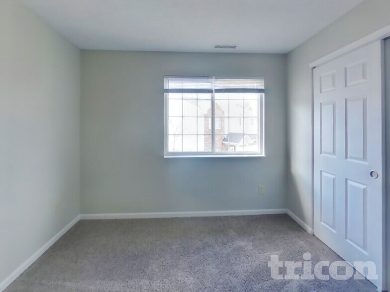 Building Photo - 2621 Grand Fir Dr