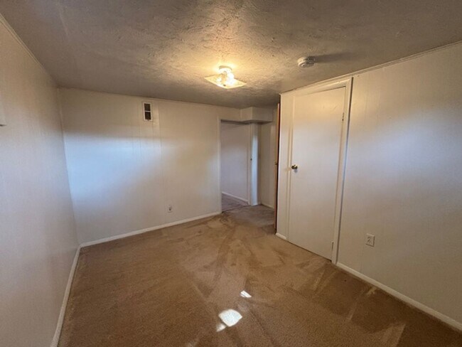 Building Photo - Very nice Family Home located in southern ...