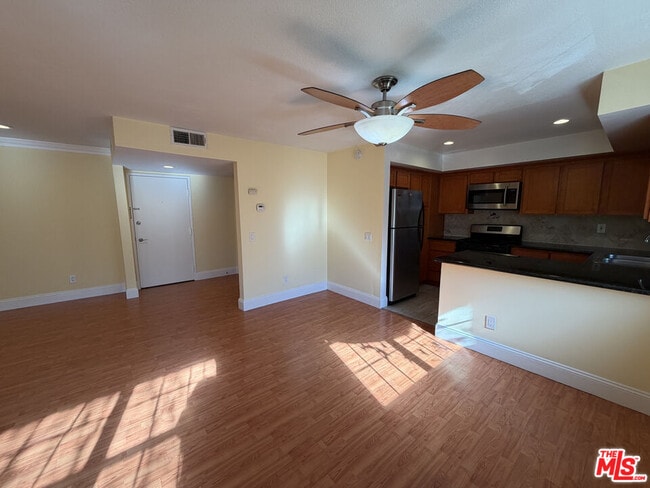 Building Photo - 698 S Berendo St