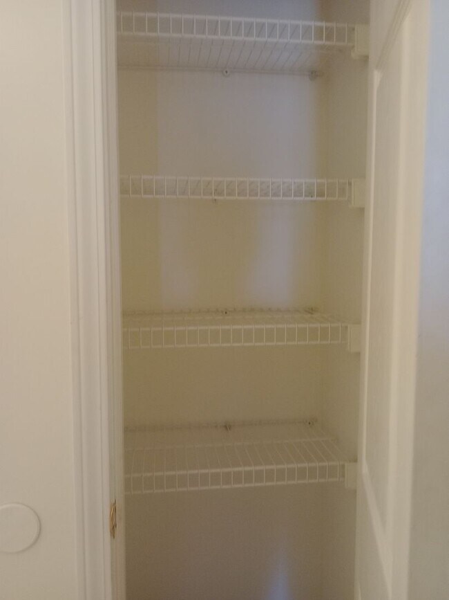 Building Photo - 1729-1731-1731 Louise Cir