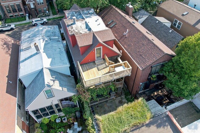 Building Photo - 2334 W Medill Ave