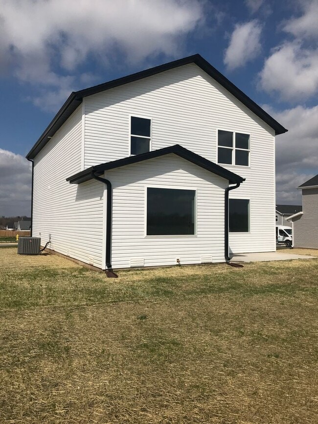 Building Photo - Executive Rental -  4 Bedroom 3 Baths