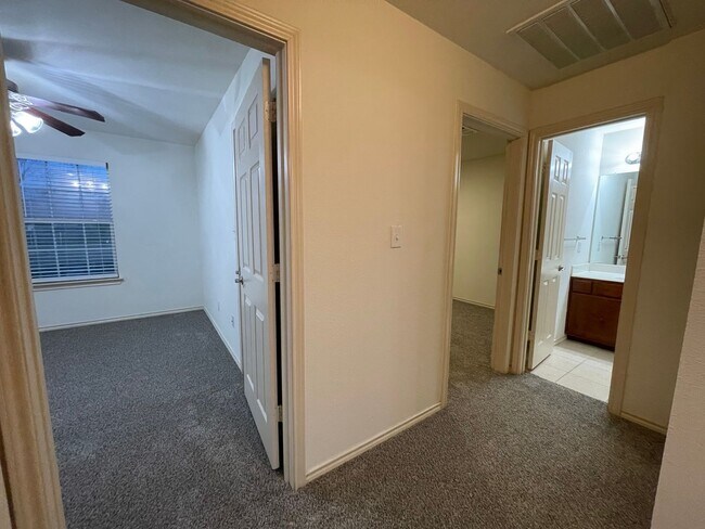 Building Photo - 1109-1111 Parkway Trail