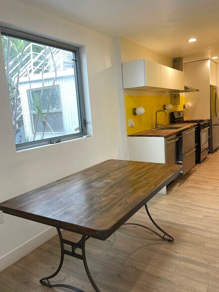 Dining area - 2725 Dalton Ave