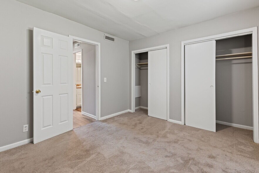 Building Photo - 800 Anderson Ln