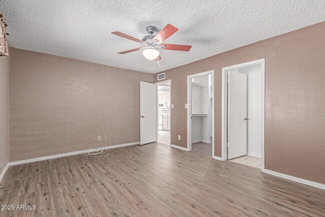 Building Photo - 5528 W Calavar Rd