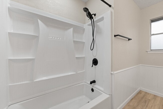 Building Photo - 608 Pleasant Manor Ave