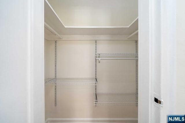 Building Photo - 2330 Linwood Ave