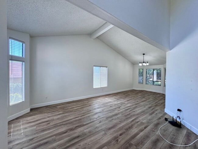 Building Photo - Spacious 4 Bedroom Home in Temecula’s Vine...
