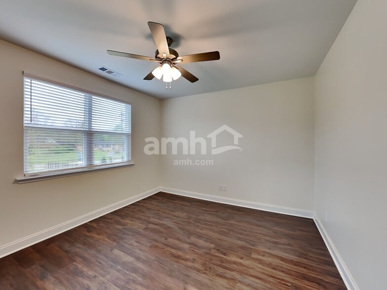 Building Photo - 2104 Williamshire Ln