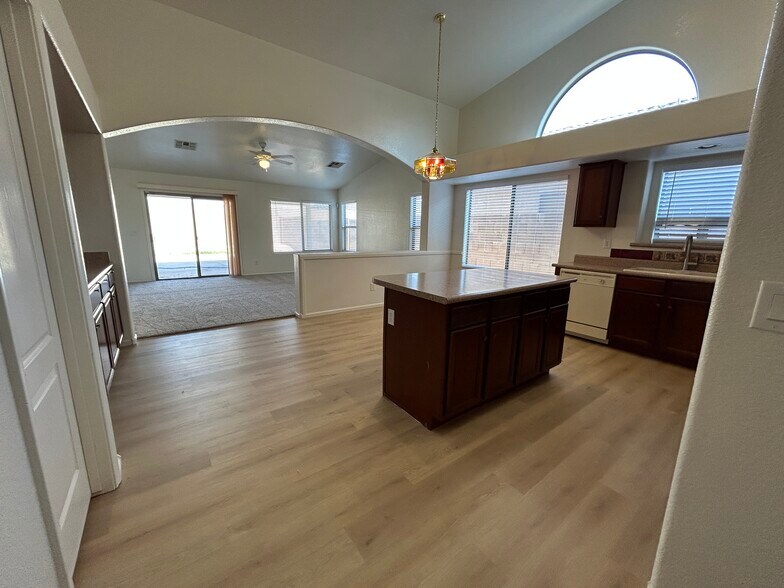 Building Photo - 8217 S 45th Ln