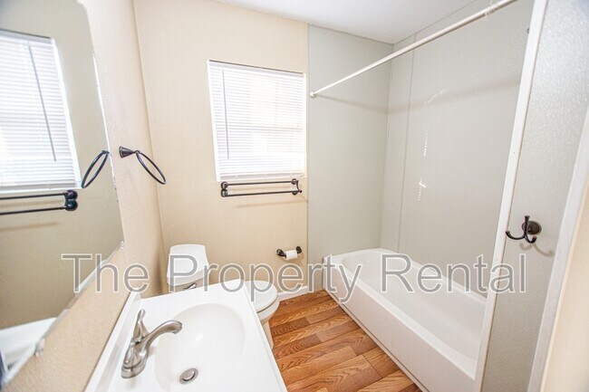 Building Photo - 3624 Walnut Ave