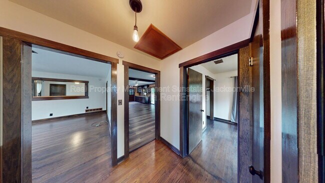 Building Photo - 7477 Greenway Dr