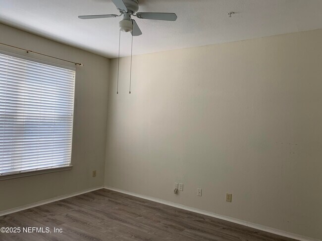 Building Photo - 13810 Sutton Park Dr N