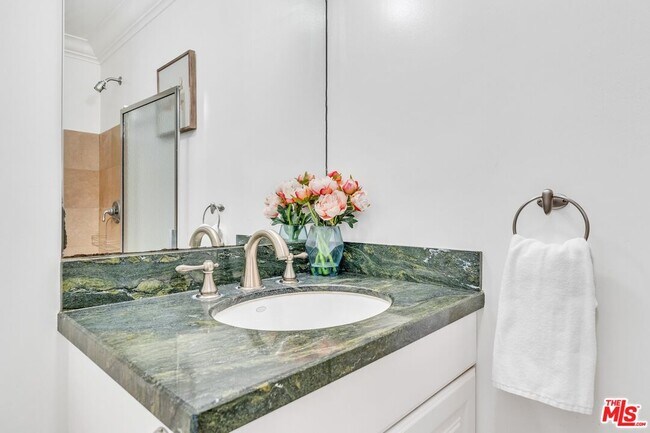 Building Photo - 2177 Summitridge Dr