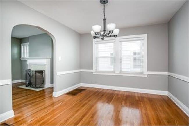 Building Photo - CHARMING HOME IN ST MATTHEWS FOR RENT