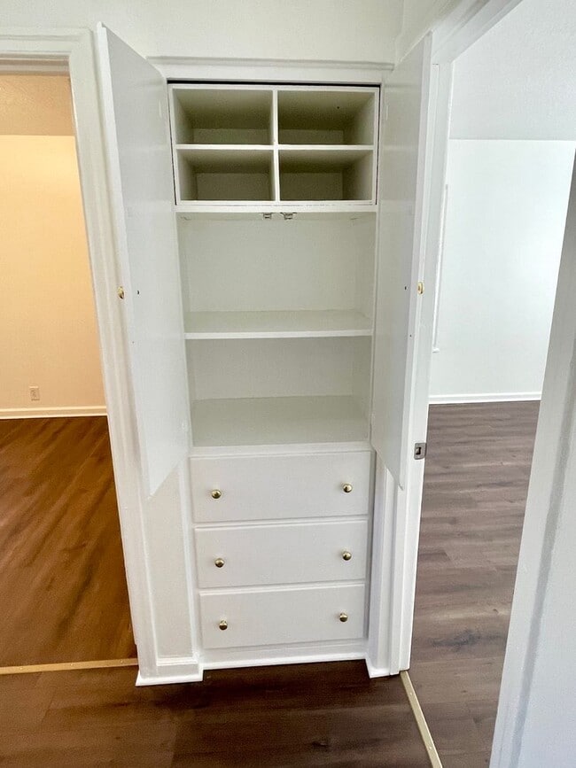 Building Photo - Centennial Neighborhood Fully Remodeled Ranch Home, Secluded Location, Spacious Yard