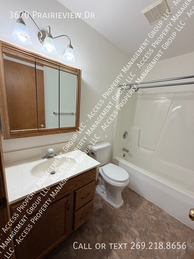 Building Photo - 3670 Prairieview Dr