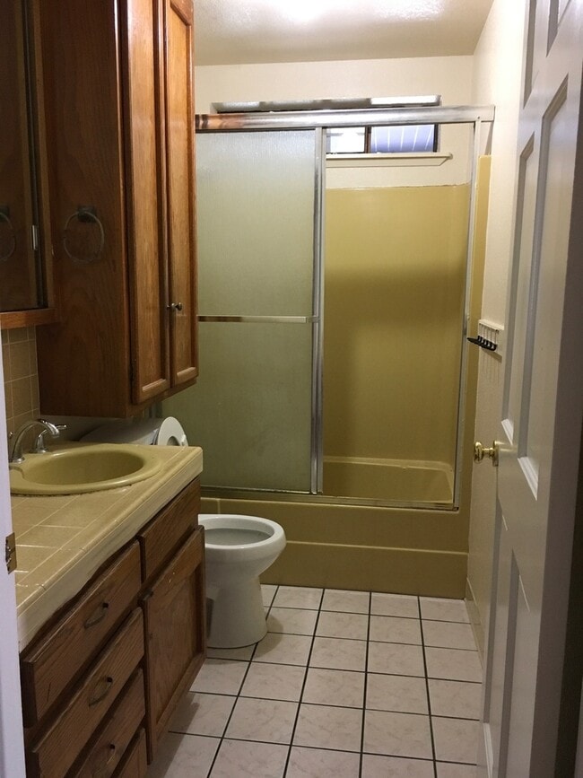 Building Photo - Convenient Location 3Br and 2Ba