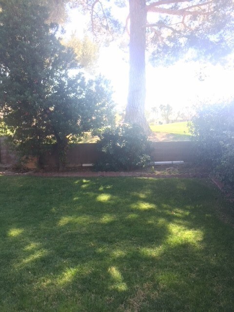 Building Photo - Gorgeous Las Vegas Country Club Townhome F...