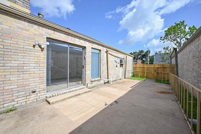 Building Photo - 7735 Quail Meadow Dr