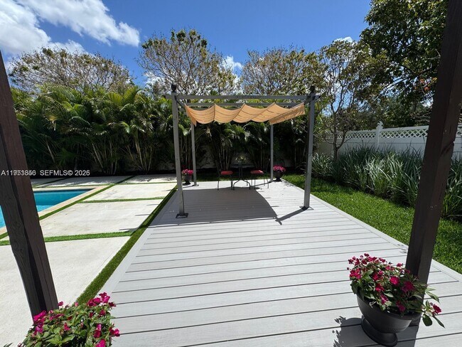 Building Photo - 20160 NW 9th Dr