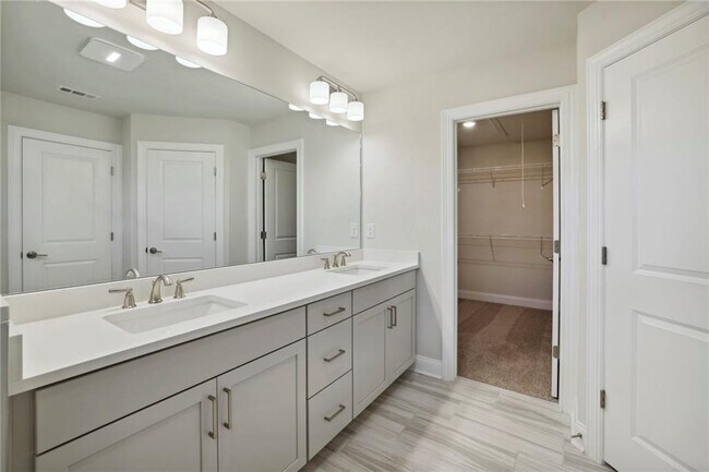 Building Photo - 1358 Live Oak Ln