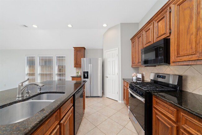 Building Photo - 26006 Palmdale Estate Dr