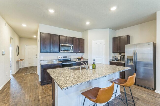 Building Photo - 821 Bahia Pl