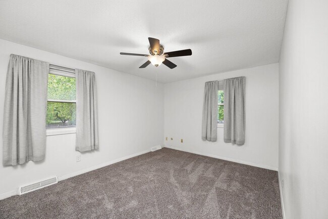 Building Photo - 3129 Windsor Dr
