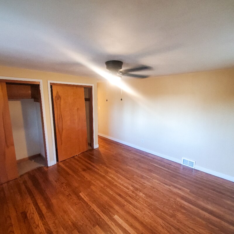 Building Photo - 24 Camera Pl