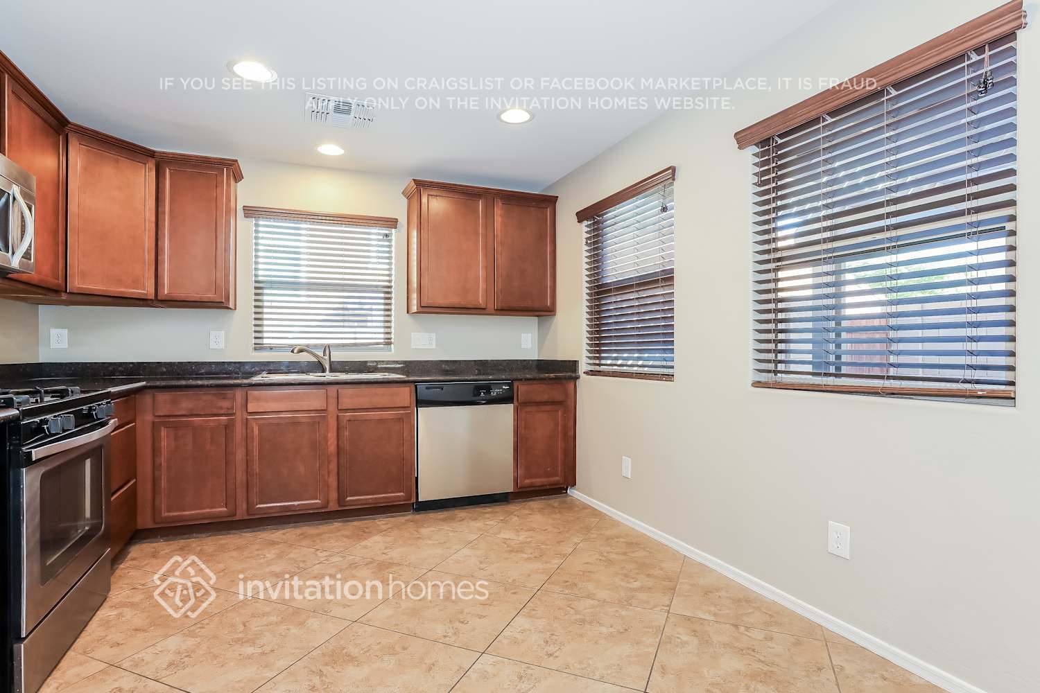 Building Photo - 2241 S Buckaroo Trail