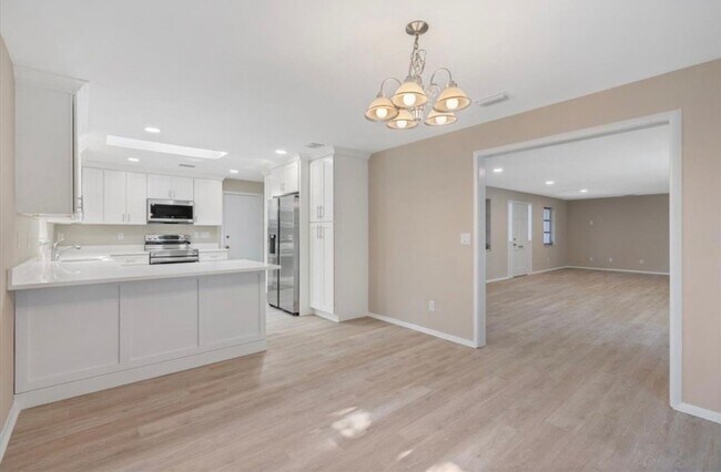 Building Photo - 835 Royal Palm Pl