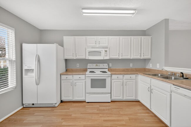 Building Photo - 1006 Halifax Ln