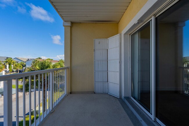 Building Photo - Feel the Ocean Breezes