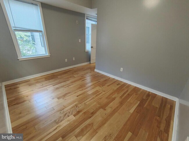 Building Photo - 924 N 15th St