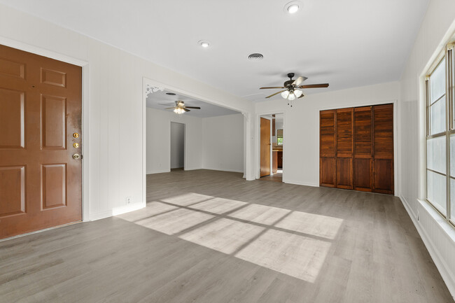 Building Photo - 1302 Redondo Dr