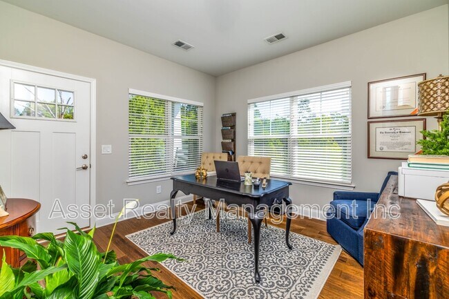 Building Photo - 12623 Needlepoint Dr
