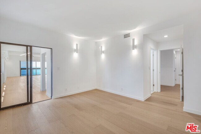 Building Photo - 801 Ocean Ave