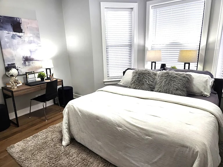 Building Photo - 3844 N Wilton Ave