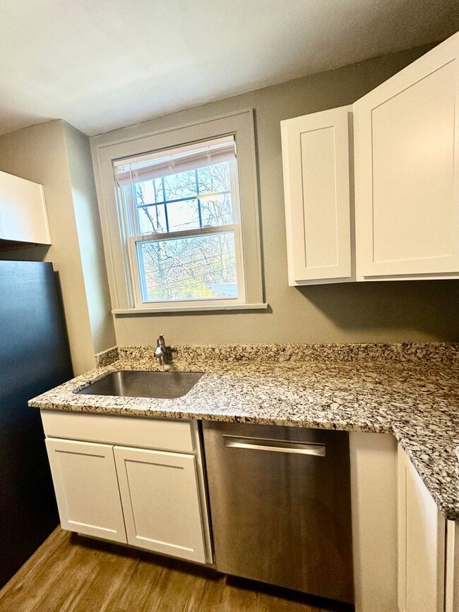 Building Photo - 24 W Tulane Rd