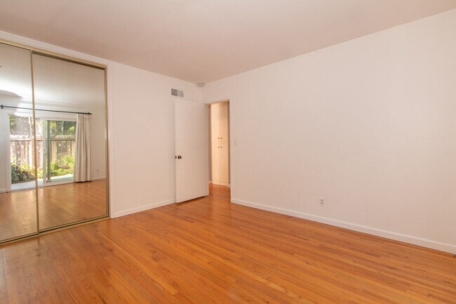 Building Photo - Charming 3 Bed/2 Bath Home in Bird Rock/ La Jolla- 1 Block from the Ocean!