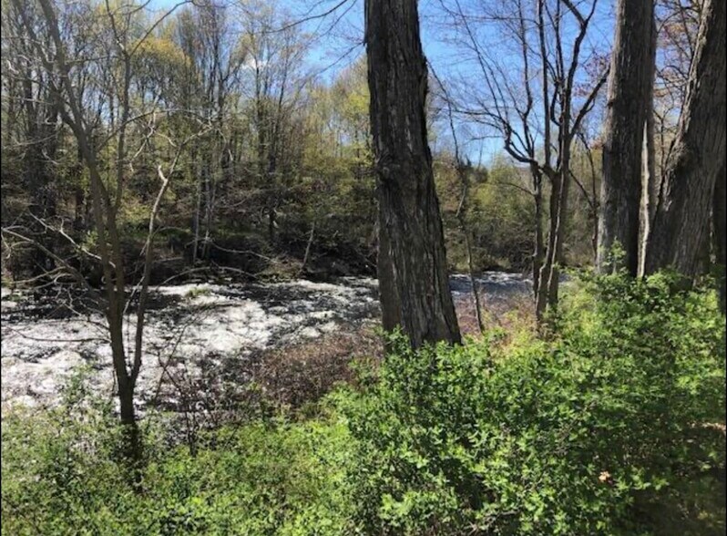 Building Photo - 17 Water St