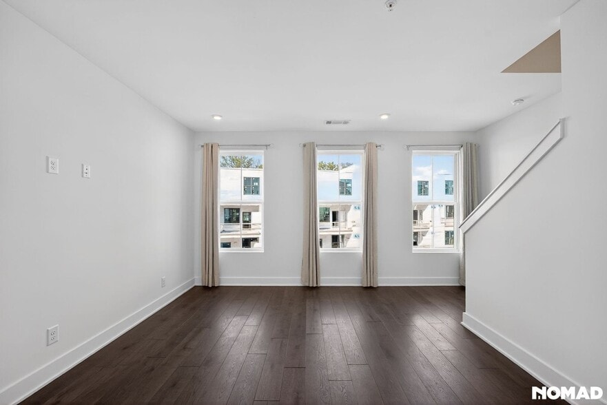 Building Photo - 201 New St