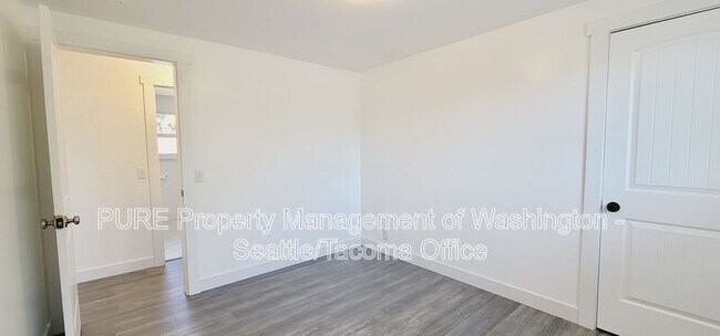 Building Photo - 13240 22nd Ave S